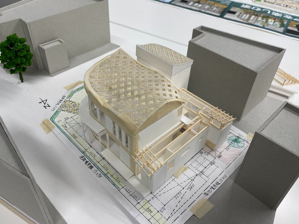 学生設計課題優秀作品展示会・講評会の様子