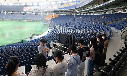 東京ドーム見学イベントの風景