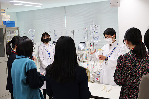 人工透析装置を体験